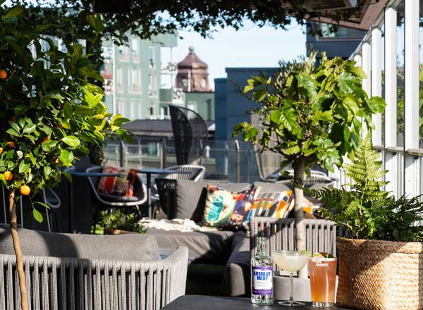 Takbar Rooftop Garden Bar at Clarion Sign i Stockholm